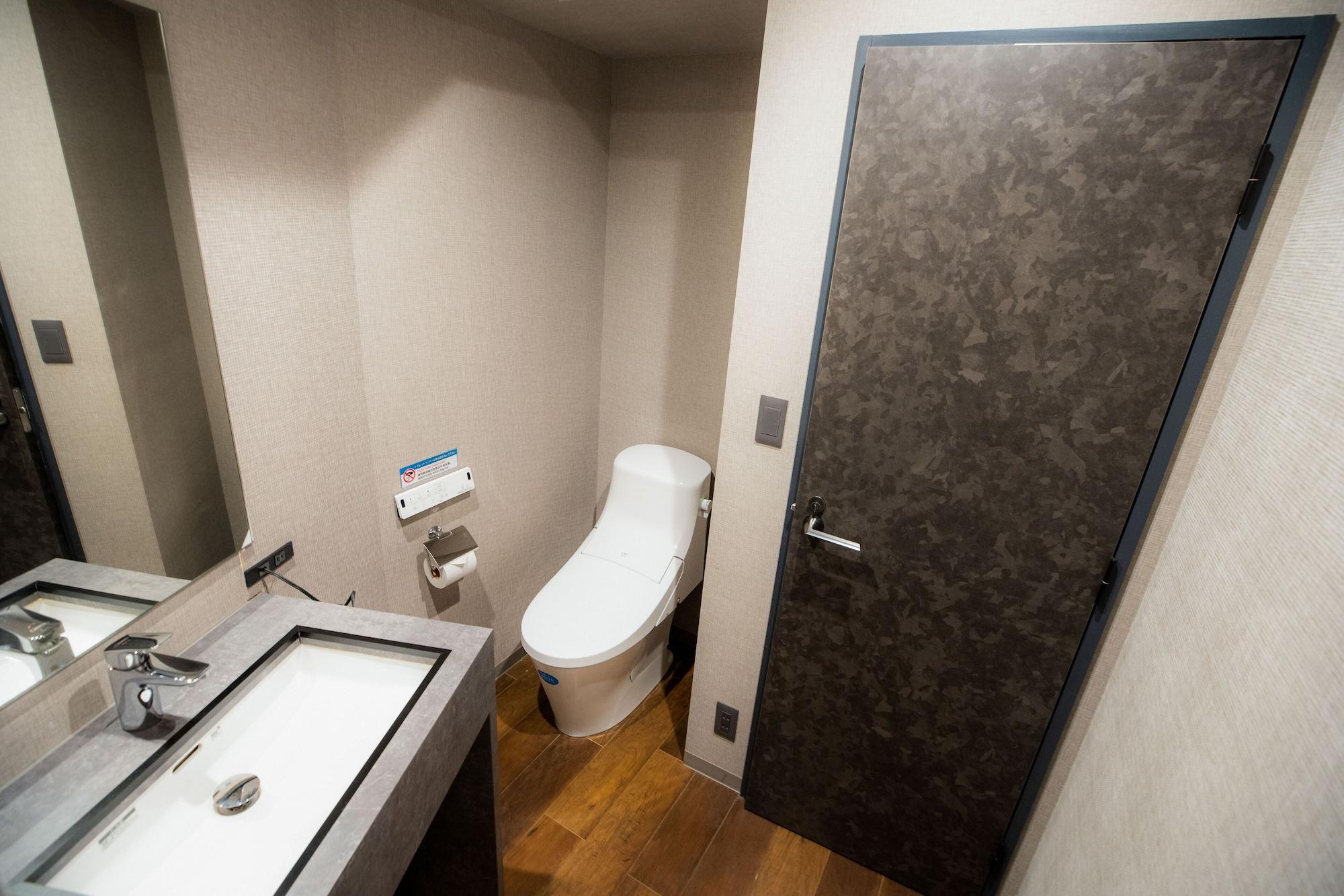 Hotel S-Presso Namba Osaka Bagian luar foto
